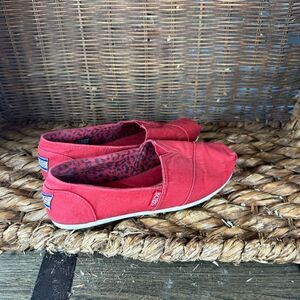 Bobs for Skechers Sz 8 Women's Red Slip On Canvas Sneakers